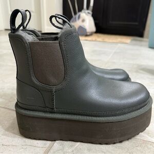 UGG Neumel Chelsea Platform leather Winter Boot Forest Night Size 6